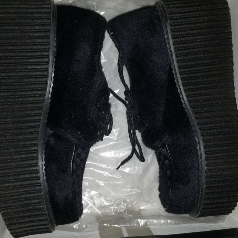 Demonia Creepers 202 faux fur platforms